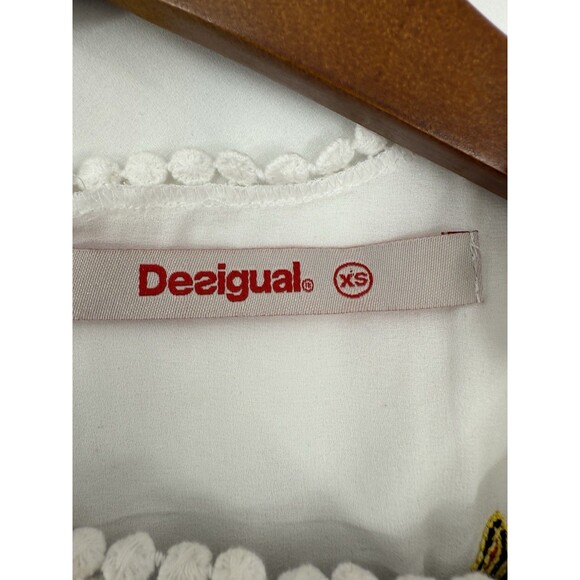 Desigual Women’s Embroidered Bird Scoop Neck Tank Top White Size XSMALL EUC - Picture 4 of 6